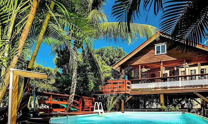 Ciudad de Belice Casa | CentralCity™ “Paradise” Private Mini Resort & Pool