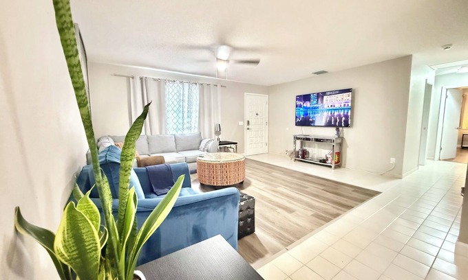 Town N County Park Casa | Centrally 2BR/2BA Creek Retreat in the Heart of Tampa - Monthly Stays