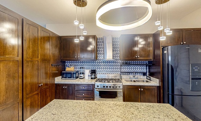 Ampliación Juárez Apartamento | Centrally located apartment with pool table, balcony, W/D, & on-site pool