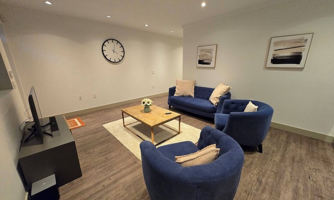 Burnaby Apartamento | Centrally located 2 bedroom suite!