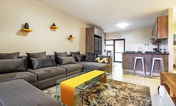 Ekurhuleni Apartamento | Centrally located 3 bd apartment in Johannesburg