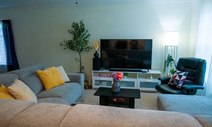 Northside Casa | Centrally located 3-bedroom house in San Jose with WiFi, AC