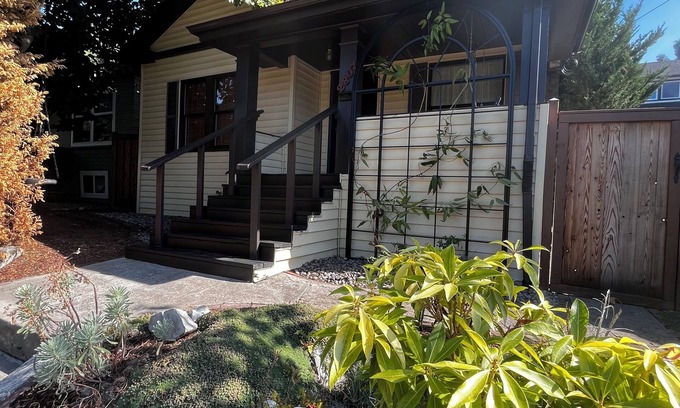 Central District Casa | Centrally located 3 bedroom 2 bathroom craftsman home.