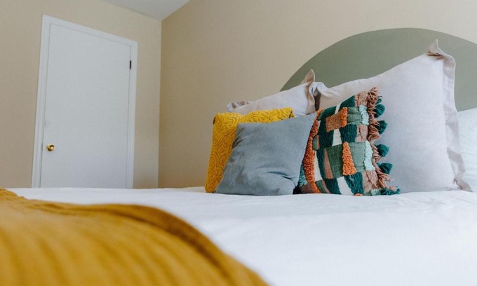 Midtown Apartamento | Centrally Located 3BR Overton Square Fast WiFi Free Parking Yes Pets
