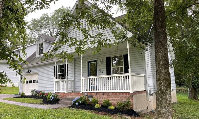 Gallatin Casa | CENTRALLY LOCATED - 4 bedroom- Hancock House - Pet Friendly. 1 gig internet.