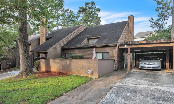Lithonia Condominio | Centrally Located 4BR Stonecrest Condo by RedAwning