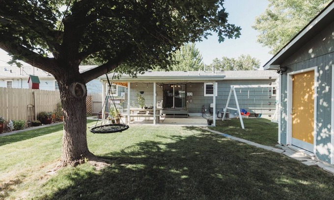 Billings Casa | Centrally located 4Bedroom, 5 BEDs & 2Bath; Beautiful backyard