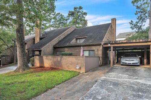 Lithonia Apartamento | Centrally Located 4BR Stonecrest Condo condo