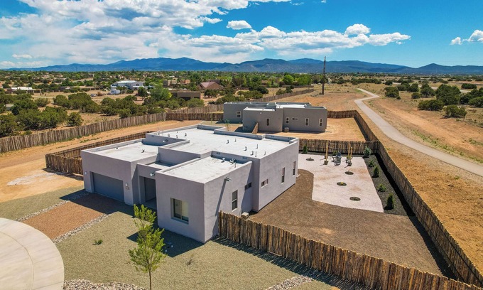 Santa Fe Casa | Centrally located, A/C, pet friendly, large yard, mountain views