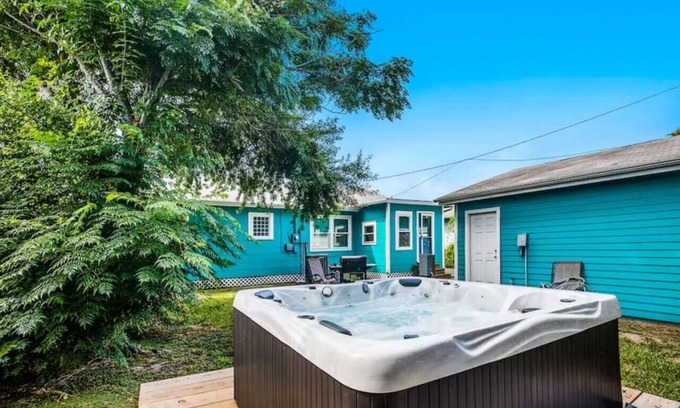 Galveston Casa | Centrally located and close to the ferry