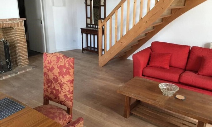 Chalus Apartamento | Centrally located apartment in one of the oldest buildings in Chalus.