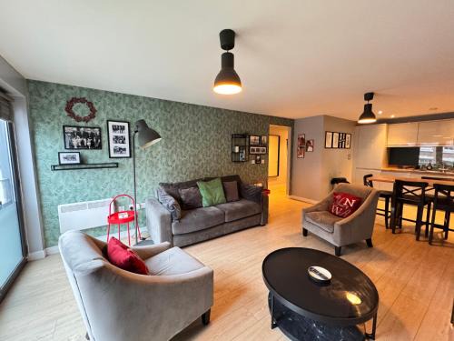 Chinatown Apartamento | Centrally located apartment in Duke Street- free parking- two bathrooms