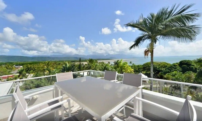Port Douglas Apartamento | Centrally located ground floor of 2 storey Artist's modern studio house.