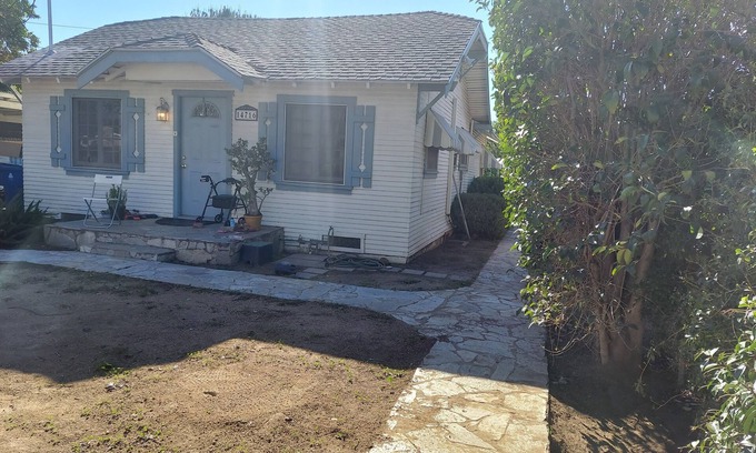 Van Nuys Casa | Centrally located cozy and comfortable house