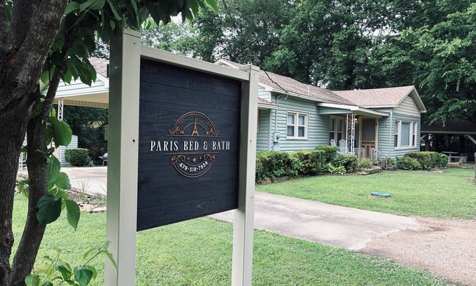 Paris Casa | Centrally located, cozy, cottage style home in Paris, Arkansas.