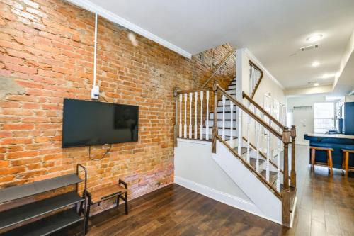 H Street Corridor Casa | Centrally Located DC Row House Near Restaurants!