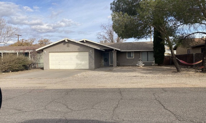 Kingman Cabaña | Centrally located, fenced backyard, and pets welcome! Enjoy Hualapai mountains!