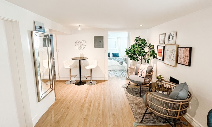 Riley Park Condominio | CENTRALLY LOCATED/FREE PARKING/LARGE PATIO!