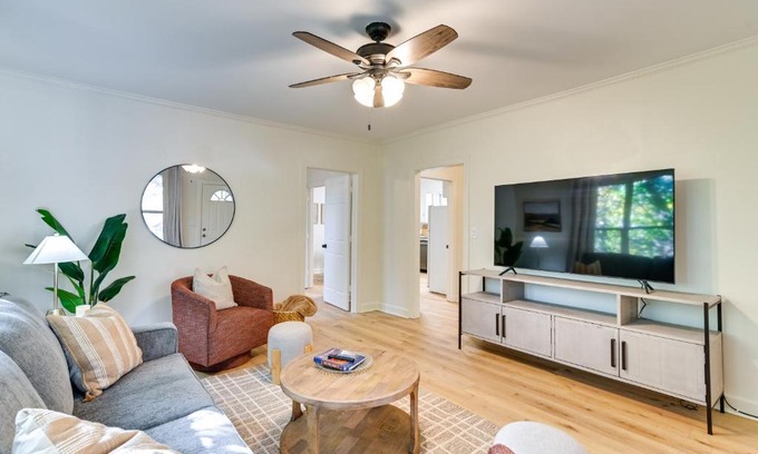Oxford Casa | Centrally Located Home about Steps to Oxford Square!