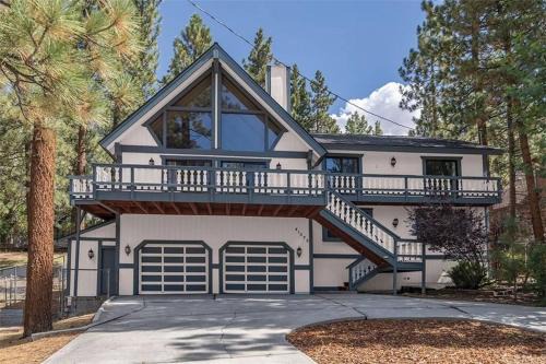 Big Bear Lake Chalet De Esquí | Centrally Located large 3 Bedrm/Available EV Charg