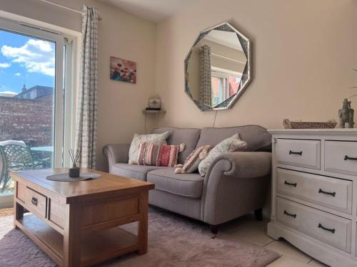 Lincoln Casa | Centrally Located Lincolnshire Home With Free Parking On Premises
