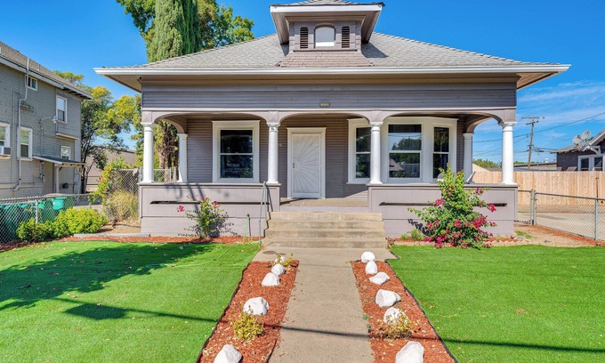 Lodi Casa | Centrally Located Lodi Home: Walk Downtown!