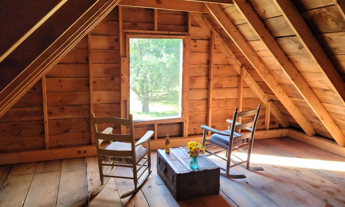Whitefield Otro | Centrally located MidCoast country farmhouse suite, just 20 minutes to Route 1!