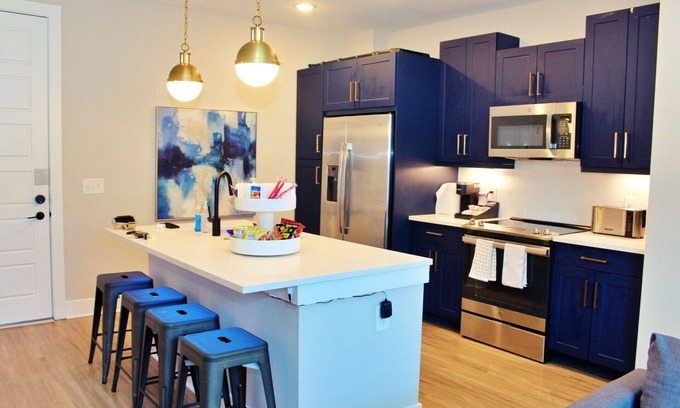 Summerhill Apartamento | Centrally Located Modern Apartment Downtown w/min Travel Times to Popular Places