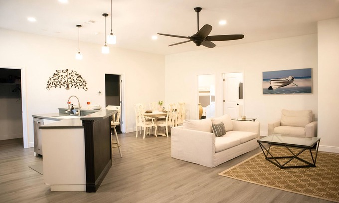 East County Civic Group Apartamento | Centrally Located Pet-Friendly Oasis!