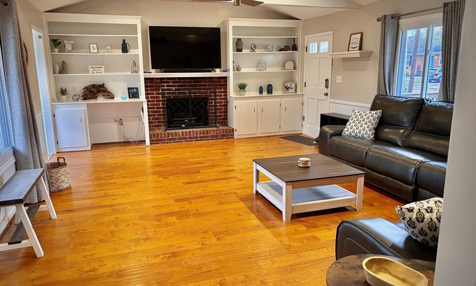 Avondale Melbourne Heights Casa | Centrally located retreat in Louisville! New hottub! Driveway and garage parking
