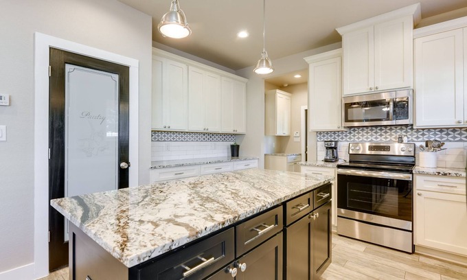 Eastside Promise Neighborhood Cabaña | Centrally Located Stunning 3BR 2BA Near Downtown