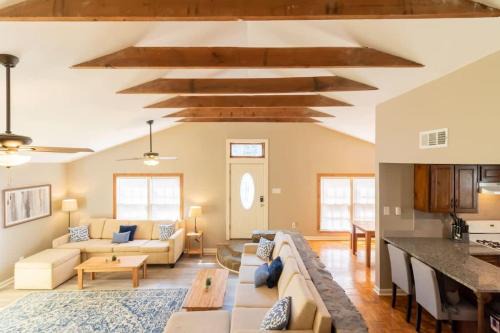 Columbus Casa | Centrally Located - The Delightful Doubles - Unit C