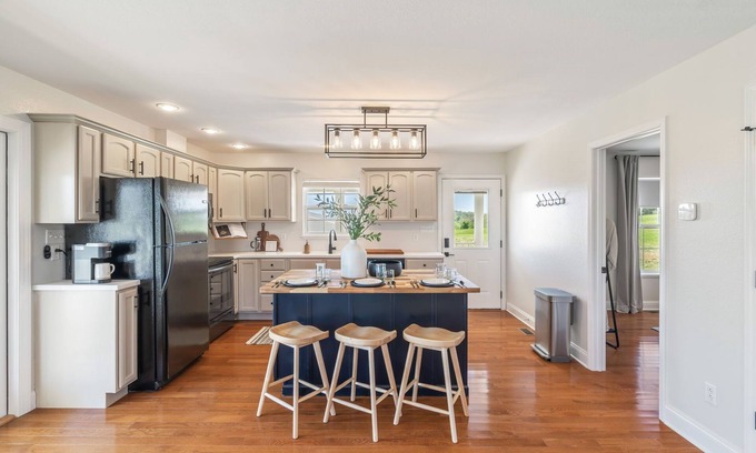 Ashley Oaks Casa | Centrally Located | Modern Home in the Smokies