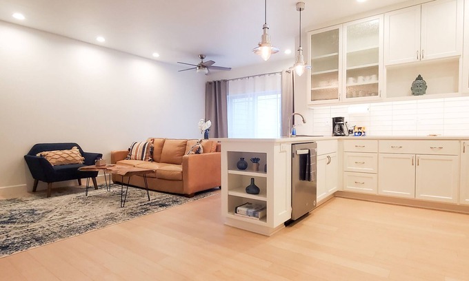 Harlow Casa | Centrally Located