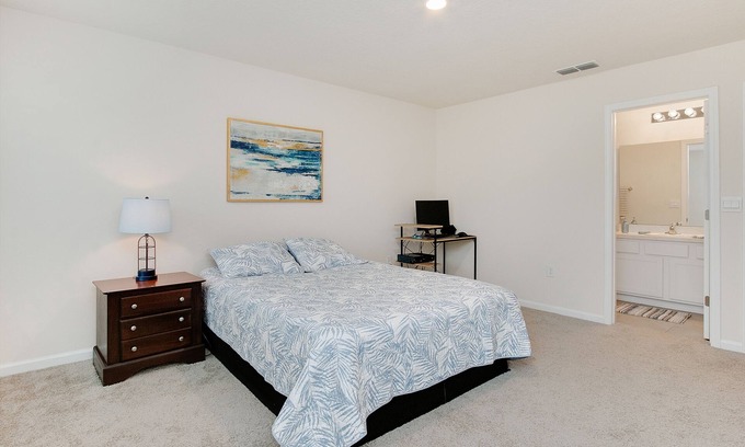 Baymeadows Casa | Centrally Located Townhome! Minutes from Beaches and downtown!