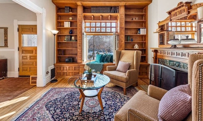 Baker Casa | Centrally located Victorian!