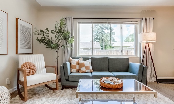 Aurora Condominio | Centrally located Zen Home