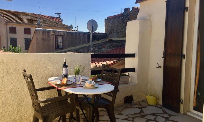 Olonzac Casa | Centre of Olonzac, 2 bedrooms & private sunny rooftop terrace