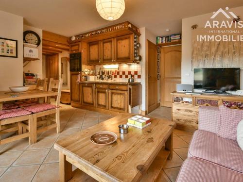 Le Grand-Bornand Apartamento | Centre village, 4 pers., 2 ch., face aux pistes, parking, balcon - FR-1-391-5