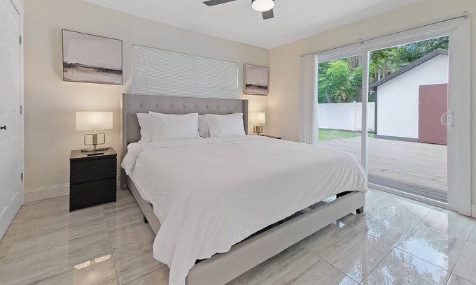 Bay Crest Park Casa | Centric Vacation Home with Detached Guest Suite