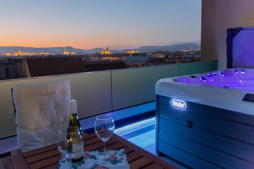 Csarnok negyed Apartamento | Centropolitan Penthouse I JACUZZI I FreeParking I Self Check-In