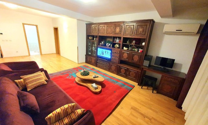 Bucharest Apartamento | CENTRU UNIRII LUXURY VIP Apartament 2 camere 98 mp ! Parcare subterana privata incalzita iarna si climatizata vara doar cu rezervare in limita locurilor disponibile ! PROPRIETATE IN REGIM HOTELIEP - NU ARE BUCATARIE !
