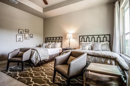 Spring Branch Casa | Century Oak House