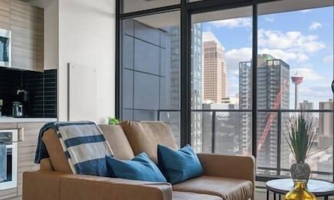 Connaught Condominio | Cgy Tower Views | Mins to Saddledome | Gym | Pool