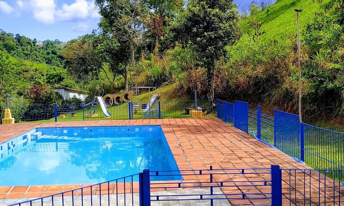 Parque Santa Tereza Casa | Chácara Ótima um Paraíso . Grande São Paulo. Ano Novo 50pessoas ou mais