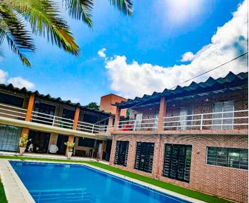 Ibiuna Casa | Chácara Ibiuna 9 Qts , Condominio, Pesqueiro, 27 pessoas