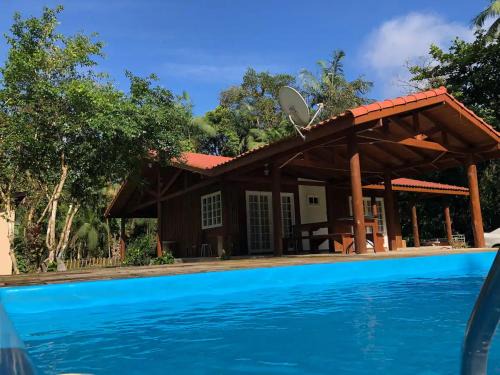 Porto de Cima Casa | Chácara Porto Bello - Casa com Piscina em Morretes