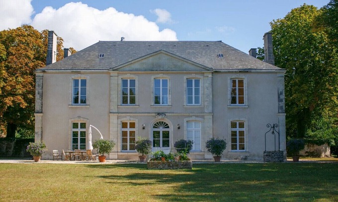 Villeneuve-en-Retz Otro | Château Chevreuil - bâtisse avec piscine