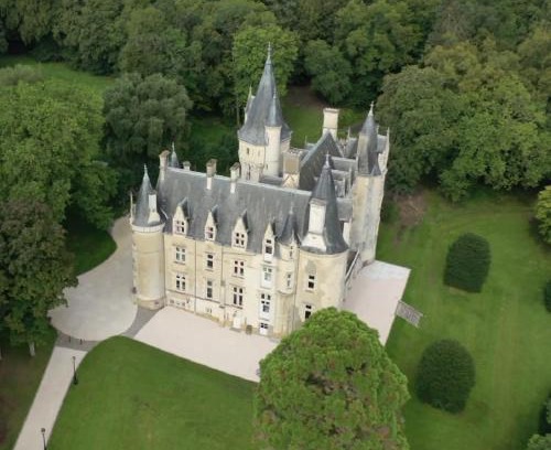 Saint-Germain-d'Arce Cama Y Desayuno | Château d'Amenon à 35mn du circuit du Mans et 35mn de Tours