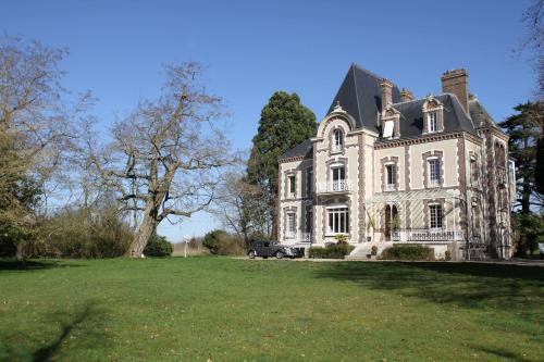Trie-Chateau Cama Y Desayuno | Château de la Folie